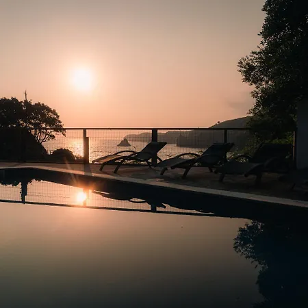 Villa Wishome- Sobre El Mar, Piscina Privada Climatizada *