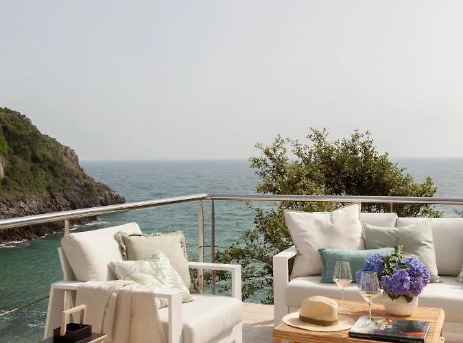 Wishome- Villa De Pelicula Sobre El Mar, Con Piscina Climatizada Privada